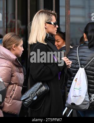 Milan, Italy. 06th Nov, 2023. Milan, Michelle Hunziker out for a walk Credit: Independent Photo Agency/Alamy Live News Stock Photo