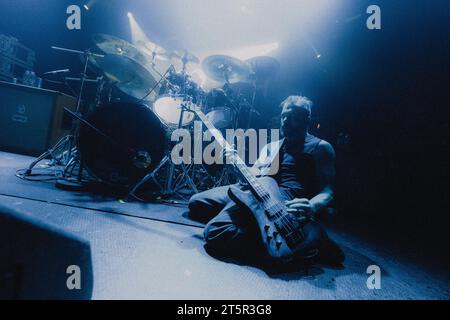 Copenhagen, Denmark. 03rd, November 2023. The American heavy metal band Prong performs a live concert at Pumpehuset in Copenhagen. Here bass player Jason Christopher is seen live on stage. (Photo credit: Gonzales Photo - Mathias Kristensen). Stock Photo