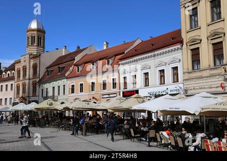Restaurants and bars, Piața Sfatului (Council Square), Old Town, Braşov, Braşov County, Transylvania, Romania, Europe Stock Photo