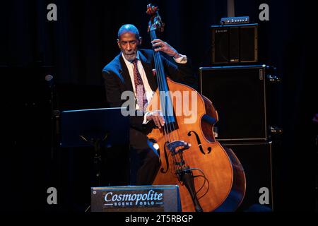 Oslo, Norway. 05th, November 2023. Ron Carter - Foursight Quartet perform a live concert at Cosmopolite in Oslo. Here composer and jazz double bassist Ron Carter is seen live on stage. (Photo credit: Gonzales Photo - Tord Litleskare). Stock Photo