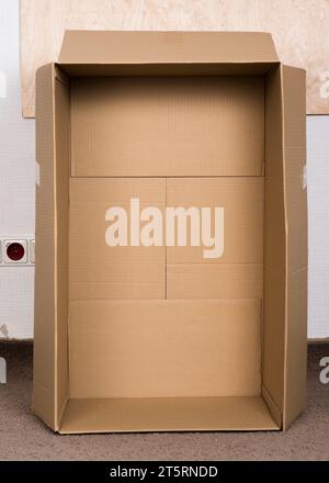 Inside view of empty brown cardboard box. Unboxing, packing orders. Packing parcel, package and shop order, boxing and wrapping product. Сourier shipp Stock Photo