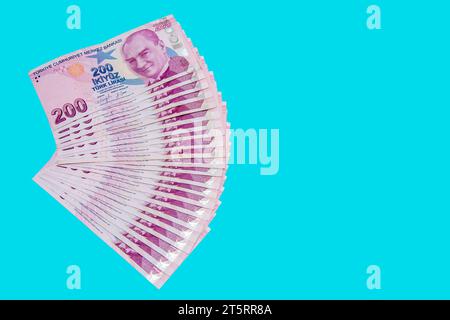 200 Turkish Liras arranged in quarter piece on a blue background Stock Photo