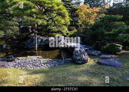 Oikeniwa Garden Kyoto Gyoen - Kyoto Imperial Palace  was a palace where successive emperors lived and conducted their political affairs for over 500 y Stock Photo