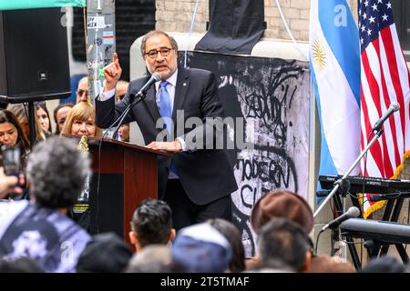 New York, USA. 6th Nov, 2023. Argentine Ambassador to the US Jorge Argüello addresses the dedication ceremony of the Charly García Corner honoring the Argentine musician by naming after him the intersection of Walker Street and Cortland Alley in the Tribeca neighborhood of Manhattan. Garcia, one of the leading figures in Latin American rock, released his album “Clics Modernos” 40 years ago today, featuring a cover photo of Garcia in that very same corner. Credit: Enrique Shore/Alamy Live News Stock Photo