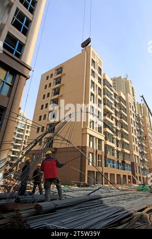 Luannan county - October 18: workers handling reinforcement in the construction site, on October 18, 2015, luannan county, hebei province, China Stock Photo