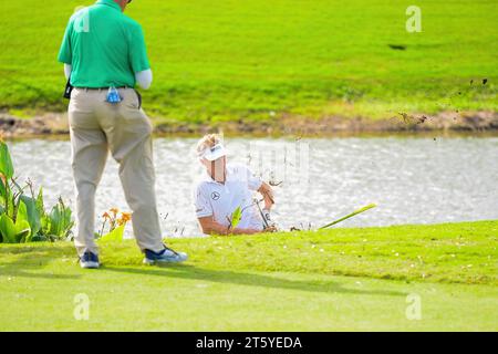 BOCA RATON FL - NOV 5 Bernhard Langer of Germany chips during the final round of the Timbertech Championship held at The Old Course at Broken Sound in Boca Raton, FL on November 5, 2023.  (Photo by Rick Munroe/Sipa USA) Stock Photo