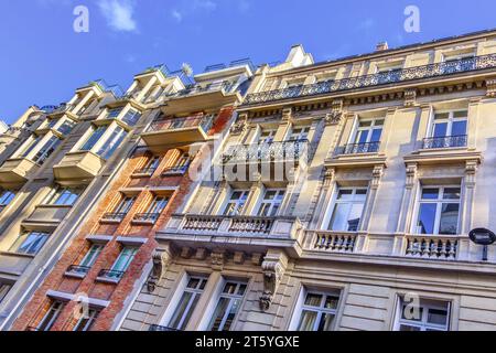 Mixed architecture for apartments in the Saint-Germain-des-Près 6th arrondissement district of Paris - Paris 6, France. Stock Photo