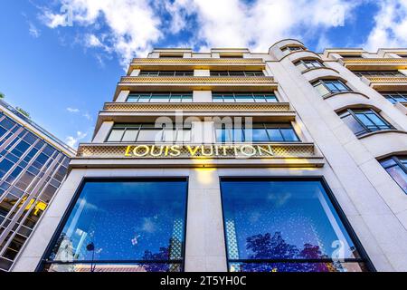 Exterior of the Louis Vuitton luxury store at 101 Avenue des Champs-Elysées, 75008 Paris, France. Stock Photo