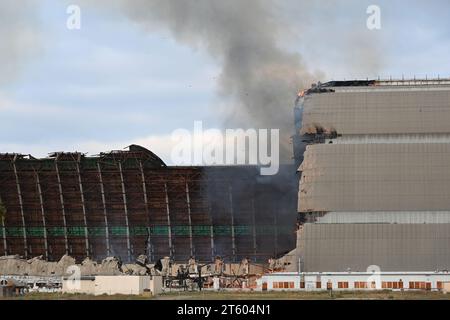 TUSTIN, CALIFORNIA - 7 NOV 2023: The MCAS Tustin Blimp Hangar on fire. Stock Photo