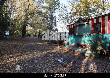 Nov, 07, 2023. automne sur le Danube à Budapest, Hongrie. Római Dunapart, Circuse, landscape Credit Ilona Barna BIPHOTONEWS, Alamy Live News Stock Photo