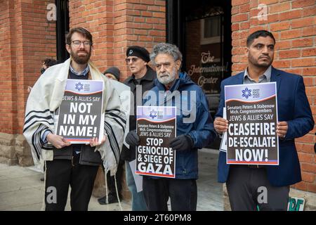 Detroit, Michigan, USA. 7th Nov, 2023. Members and supporters of Jewish Voice for Peace held a vigil outside Congressman Shri Thanedar's office, calling for him to support a ceasefire in the war in Gaza. The group said Gaza is a 'graveyard for children.' Credit: Jim West/Alamy Live News Stock Photo