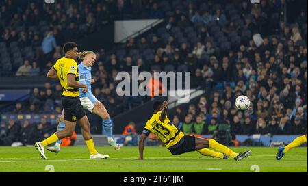 Manchester, UK. 8th Nov, 2023. Manchester City's Erling Haaland (2nd L) shoots to score during the UEFA Champions League Group G match between Manchester City FC and BSC Young Boys in Manchester, Britain, on Nov. 7, 2023. Credit: Xinhua/Alamy Live News Stock Photo