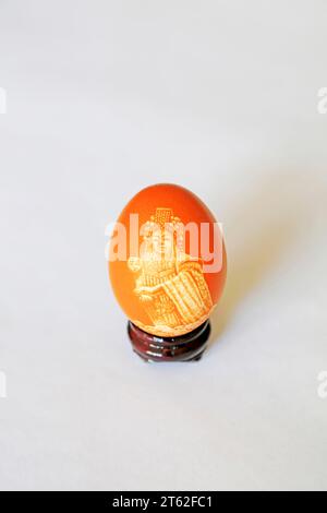 Egg carving craftwork Stock Photo - Alamy