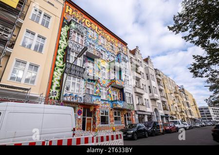 The hotel 'Happy Go Lucky' at Stuttgarter Platz is painted artfully in ...