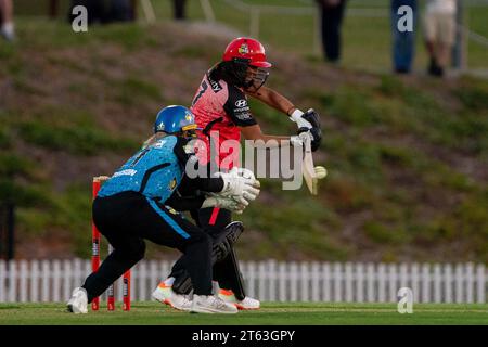 Adelaide, Australia. 08th Nov, 2023. Adelaide, Australia, November 8th 2023: Harmanpreet Kaur (7 Melbourne Renegades) bats during the Weber Women's Big Bash League 09 game between Adelaide Strikers and Melbourne Renegades at the Karen Rolton Oval in Adelaide, Australia (Noe Llamas/SPP) Credit: SPP Sport Press Photo. /Alamy Live News Stock Photo