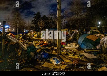 Michael Bunel/Le Pictorium - Exile in the land of human rights - 28/01/2020 - France/Ile-de-France (region)/Paris - Evacuation of refugee camps on the outskirts of Porte d'Aubervilliers. January 28, 2019. Paris, France. In October 2015, the municipality presented eighteen commitments in a document entitled 'Mobilizing the Paris community to welcome refugees'. The document opens with this sentence: 'Paris, like other refugee cities, will rise to the challenge of welcoming the many migrants currently arriving in Europe.' One year on, and with the city of Paris already struggling to Stock Photo