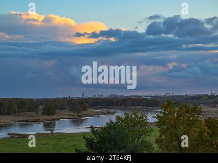 Lebus, Germany. 08th Nov, 2023. View from the Oder slopes over the autumnal landscape along the German-Polish border river Oder towards Frankfurt (Oder). Credit: Patrick Pleul/dpa/Alamy Live News Stock Photo