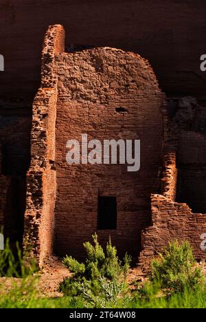 White house ruin, Native Americans, Indians, Indigenous people in Chelly Canyon, Arizona, USA Stock Photo