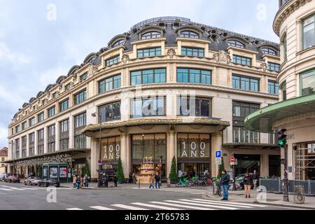 Exterior view of Le Bon Marché. Le Bon Marché, formerly called 'Au Bon Marché', is a French department store in the 7th arrondissement of Paris Stock Photo