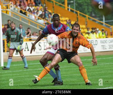 WOLVES V ASTON VILLA AT MOLINEUX 9/8/92 Steve Bull and Ugo Ehiog Stock Photo