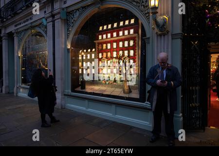 Fortnum & Mason Christmas 2023 window display, Piccadilly, Mayfair, central London, England, United Kingdom Stock Photo