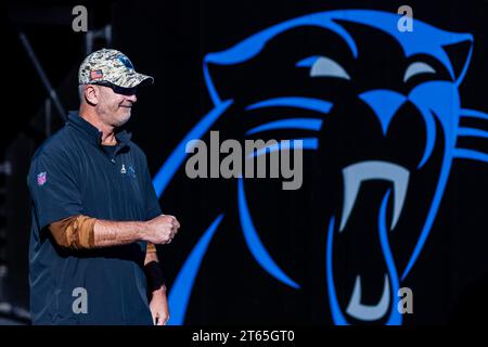 Charlotte, NC, USA. 5th Nov, 2023. Carolina Panthers head coach Frank Reich comes out for the NFL matchup against the Indianapolis Colts in Charlotte, NC. (Scott Kinser/Cal Sport Media). Credit: csm/Alamy Live News Stock Photo