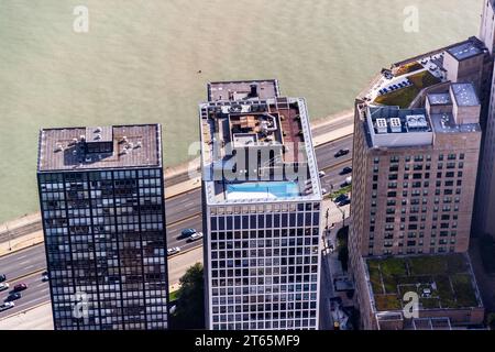 875 North Michigan Avenue is the address of the John Hancock Center. From the viewing platform on the 94th floor, you have a good overview of Chicago's buildings. Chicago, United States Stock Photo