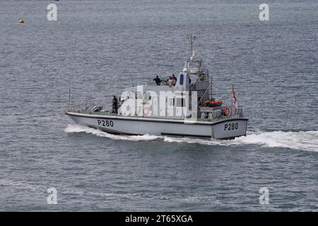 The Royal Navy fast inshore patrol craft HMS DASHER (P280) in The Solent Stock Photo