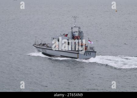 The Royal Navy P2000 type fast training boat HMS SMITER (P272) in The Solent Stock Photo