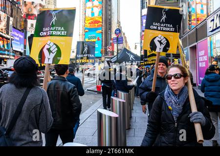 New York, USA. , . SAG-AFTRA (Screen Actors Guild and American Federation of Television and Radio Artists) strike members walk on a picket line in front of the Paramount office in Times Square. The strike began on July 14th and the actors' union and Hollywood studios and streamers continue negotiations. Credit: Enrique Shore/Alamy Live News Stock Photo