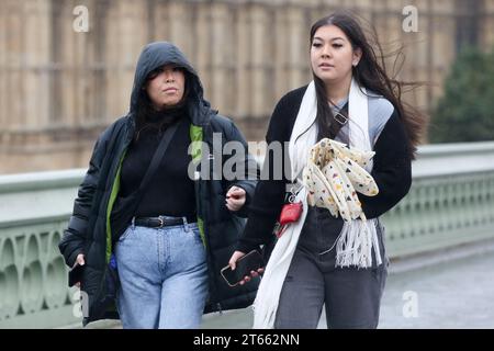 London, UK. 08th Nov, 2023. Women are caught in the rain in central London. The Met Office expects more rain and windy weather in London for today and over the next few days. (Photo by Steve Taylor/SOPA Images/Sipa USA) Credit: Sipa USA/Alamy Live News Stock Photo