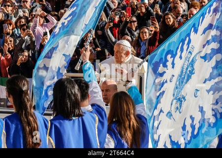 Vatican City, Vatican City. 08th Nov, 2023. Pope Francis arrives to attend his weekly general audience in St. PeterÕs Square at the Vatican, November 8, 2023. Credit: Riccardo De Luca - Update Images/Alamy Live News Stock Photo