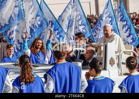 Vatican City, Vatican City. 08th Nov, 2023. Pope Francis arrives to attend his weekly general audience in St. PeterÕs Square at the Vatican, November 8, 2023. Credit: Riccardo De Luca - Update Images/Alamy Live News Stock Photo