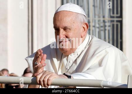 Vatican City, Vatican City. 08th Nov, 2023. Pope Francis waves to the faithful as he arrives to attend his weekly general audience in St. PeterÕs Square at the Vatican, November 8, 2023. Credit: Riccardo De Luca - Update Images/Alamy Live News Stock Photo