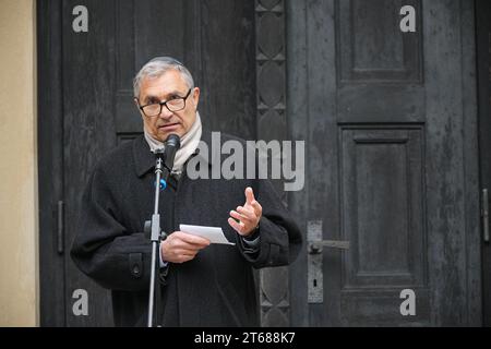 Potsdam, Germany. 09th Nov, 2023. Ariel Kirzon, Brandenburg State Rabbi, speaks at the Jewish cemetery during a commemorative event to mark the 85th anniversary of the pogrom night in Brandenburg. Credit: Soeren Stache/dpa/Alamy Live News Stock Photo