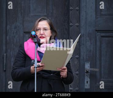 Potsdam, Germany. 09th Nov, 2023. Manja Schüle (SPD), Brandenburg's Minister for Science, Research and Culture, speaks at the Jewish cemetery during a commemorative event to mark the 85th anniversary of the pogrom night in Brandenburg. Credit: Soeren Stache/dpa/Alamy Live News Stock Photo