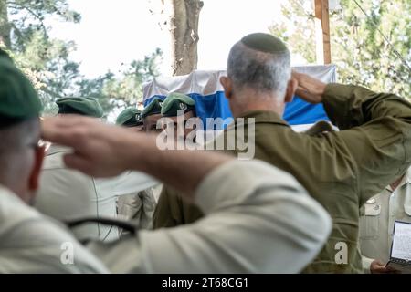 Jerusalem, Israel. 9th November, 2023. American born Israeli Border Policewoman, Rose Ida Lubin, 20, is brought to rest at the Mount Herzl Military Cemetery in the Israel Police plot. Lubin was killed in a stabbing attack near the Old City of Jerusalem on 6th November, 2023, by a 16 year old male from the east Jerusalem neighborhood of Issawiya. Lubin grew up in the Atlanta, Georgia, suburb of Dunwoody before moving to Israel in 2021 and living in Kibbutz Saad, a community on the Gaza border. She volunteered for draft into the IDF as a lone soldier in 2022 and was stationed in Jerusalem's Old Stock Photo