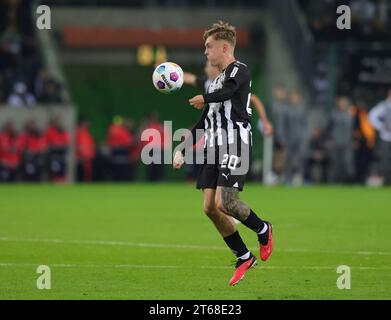 firo: October 31, 2023, football, soccer, DFB Cup, season 2023/2024, 2nd main round, Borussia Monchengladbach, Gladbach - 1.FC Heidenheim 1846 3:1 Luca NETZ, Gladbach, individual action Stock Photo