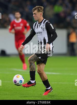 firo: October 31, 2023, football, soccer, DFB Cup, season 2023/2024, 2nd main round, Borussia Monchengladbach, Gladbach - 1.FC Heidenheim 1846 3:1 Luca NETZ, Gladbach, individual action Stock Photo