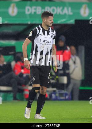 firo: October 31, 2023, football, soccer, DFB Cup, season 2023/2024, 2nd main round, Borussia Monchengladbach, Gladbach - 1.FC Heidenheim 1846 3:1 Julian WEIGL, Gladbach, injury Stock Photo