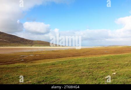 A view of the wide expanse of Luskentyre Beach from close to the A859 road on the Isle of Harris, Outer Hebrides, Scotland. Stock Photo