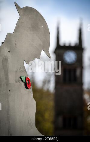 Bolton, UK. 9th November 2023. Locals from the village of Rigley, Bolton, have decorated the ancient Rigley Old Bridge over the River Irwell with a waterfall of red poppies and an arch of purple poppies as part of their annual Remembrance commemorations. Credit: Paul Heyes/Alamy Live News Stock Photo