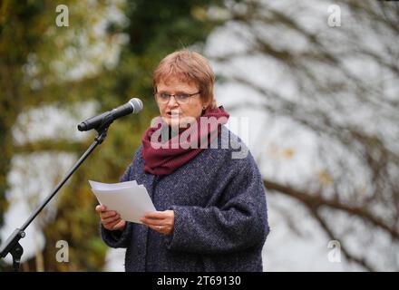Potsdam, Germany. 09th Nov, 2023. Maria Nooke, Brandenburg State Commissioner for Dealing with the Consequences of the Communist Dictatorship in the GDR, speaks during a commemorative event on the banks of Lake Griebnitz on the 34th anniversary of the fall of the Berlin Wall in Brandenburg. Credit: Soeren Stache/dpa/Alamy Live News Stock Photo