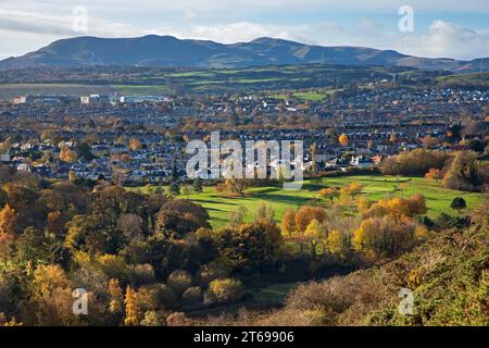 Holyrood Park views, Edinburgh, Scotland, UK. 9 November 2023. After a frosty start to the day the sun appeared by 9am and highlighted the remaining autumnal foliage of the deciduous trees which surround the south side of the historic park, temperature eventually increasing to 8 degrees centigrade. Pictured Prestonfield Golf Course in foreground with Blackford and Pentlands Hills in the background. Credit: Archwhite/alamy live news. Stock Photo