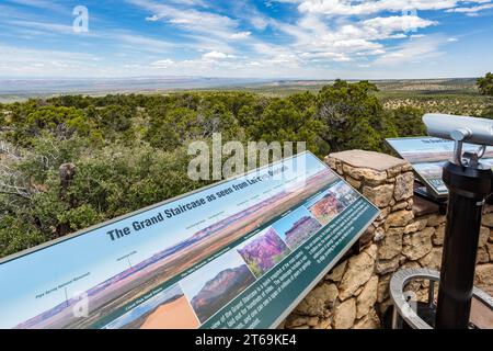 Informative sign at the LeFevre Overlook showing the layers of the Grand Staircase Escalante National Monument in northern Arizona, USA Stock Photo