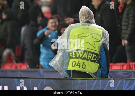 Eindhoven, Netherlands. 08th Nov, 2023. illustration picture shows a stewards with extra rainponcho on during the Uefa Champions League matchday 4 game in group B in the 2023-2024 season between PSV Eindhoven and Racing Club de Lens on November 8, 2023 in Eindhoven, Netherlands. (Photo by David Catry/Isosport) Credit: sportpix/Alamy Live News Stock Photo
