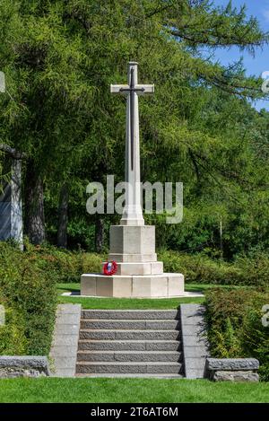 WWI British Cross of Sacrifice at the St. Symphorien Military Cemetery, First World War burial ground at Saint-Symphorien near Mons, Hainaut, Belgium Stock Photo