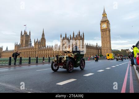 1902 Panhard-Levassor car participating in the London to Brighton veteran car run, vintage motoring event passing through Westminster, London, UK Stock Photo