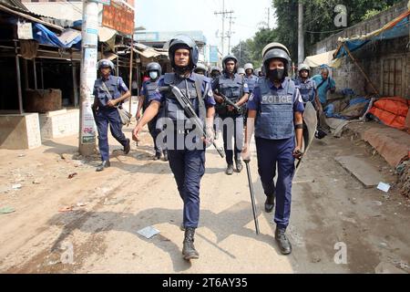 Dhaka, Wari, Bangladesh. 8th Nov, 2023. Bangladeshi policemen patrol along a street in Ashulia on November 9, 2023, a day after Minimum Wage Board authority declared the minimum wage of 12,500 taka ($113) for garment workers. Bangladesh raised the minimum monthly pay for the country's four million garment workers by 56.25 percent on November 7, a decision immediately rejected by unions seeking a near-tripling of the figure. (Credit Image: © Habibur Rahman/ZUMA Press Wire) EDITORIAL USAGE ONLY! Not for Commercial USAGE! Stock Photo