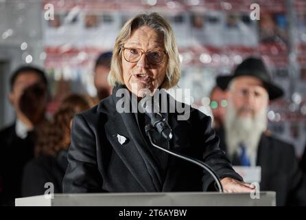 Hamburg, Germany. 09th Nov, 2023. Kirsten Boie, author and honorary citizen of Hamburg, speaks during the commemoration ceremony for the 85th anniversary of the pogrom night on November 9 at Joseph-Carlebach-Platz. On the night of November 9-10, 1938, the Nazis burned down synagogues across Germany, abused Jews and vandalized their homes and businesses. The pogrom night was the prelude to the systematic extermination of the Jewish population under National Socialism. Credit: Georg Wendt/dpa/Alamy Live News Stock Photo